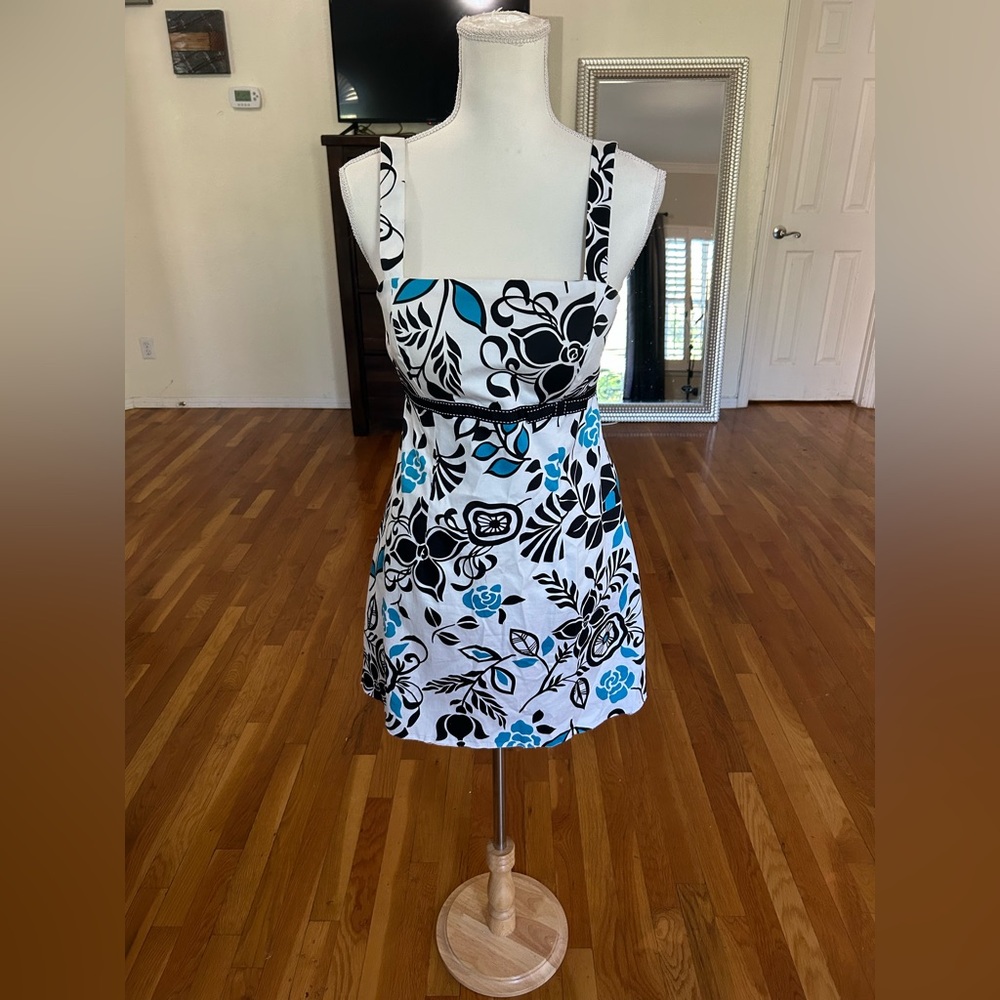 Dressbarn Floral Knee Length Dress in Women’s Size 6